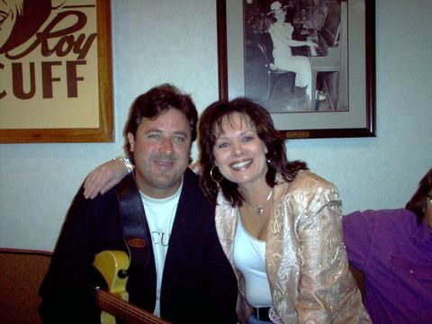 vincegill.jpg (30975 bytes)